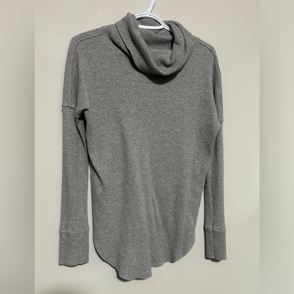 Aritzia TNA Waffle Thermal Cowlneck Longsleeve Grey - Picture 2 of 6